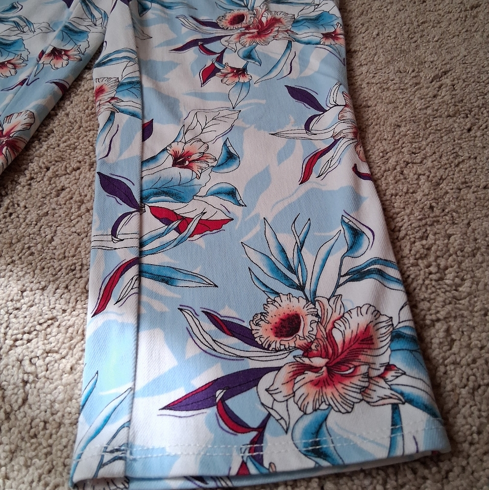 Floral Print Capris - Picture 4 of 9